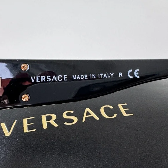Authentic Versace Shield Gold Frame Sunglasses with Medusa Logo - NWT - Mod 2101 - Picture 8 of 13